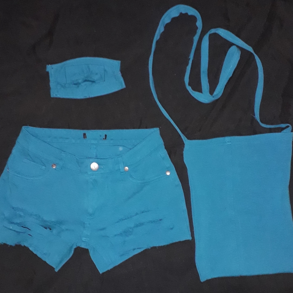 Set- ripped shorts w/matching mask & crossbody bag